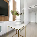 Modern Einpark Lägenhet *